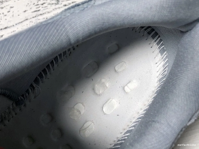 700 Yeezy FV8424 Hospital v2 Blue Boost Adidas 0722